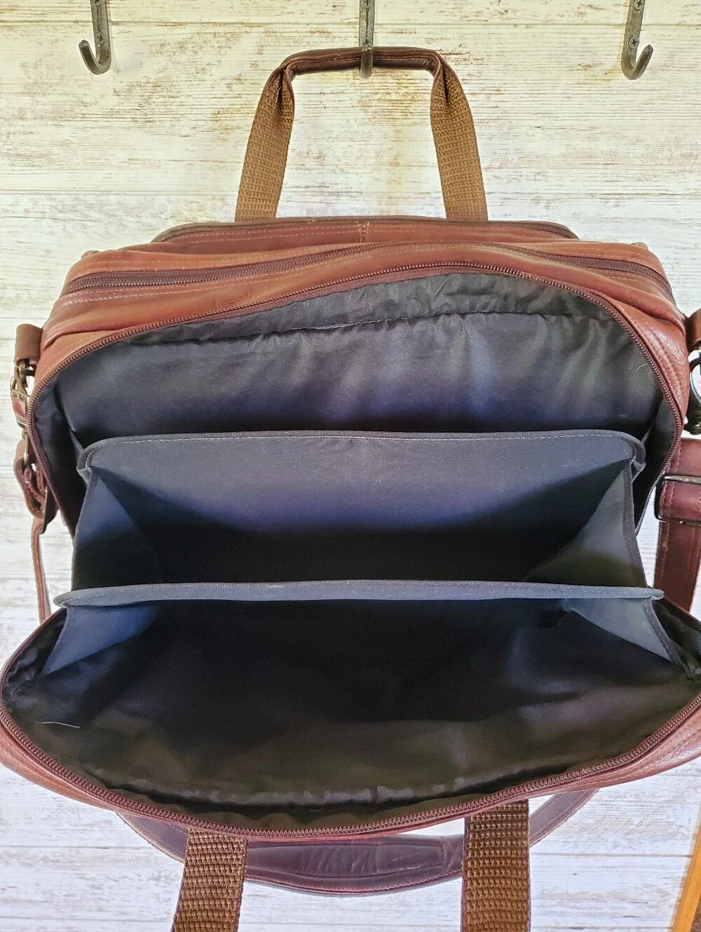 Avenues America Genuine Leather Multi-Pocket Messenger Bag Briefcase Vintage